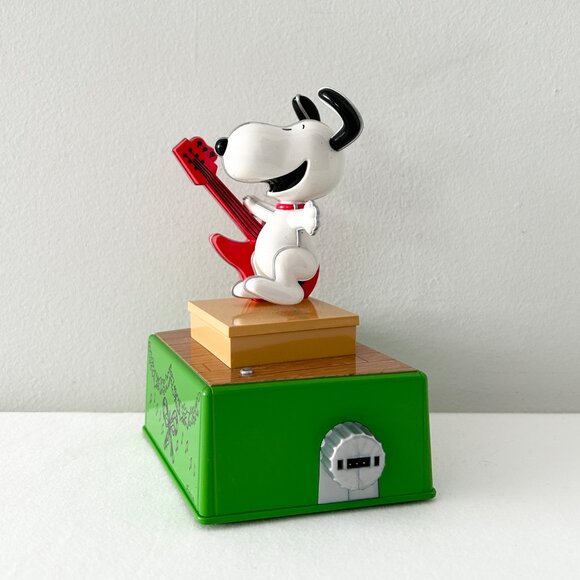 Hallmark PEANUTS Snoopy Dance Party Musical Christmas Figure 2017 Tested WORKS - Picture 2 of 8